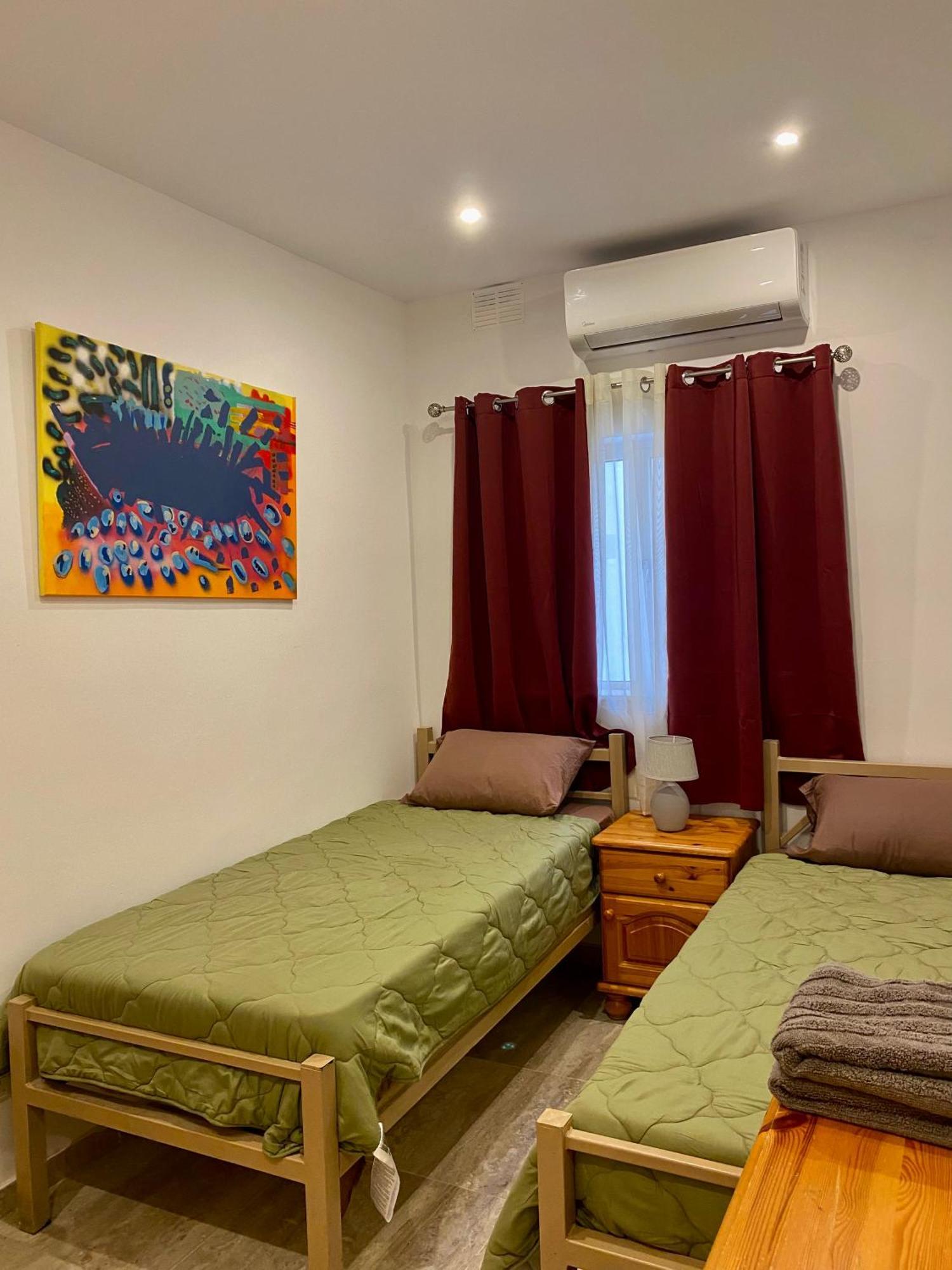 Beach House. Live, Experience Sea St. Paul's Bay Bagian luar foto