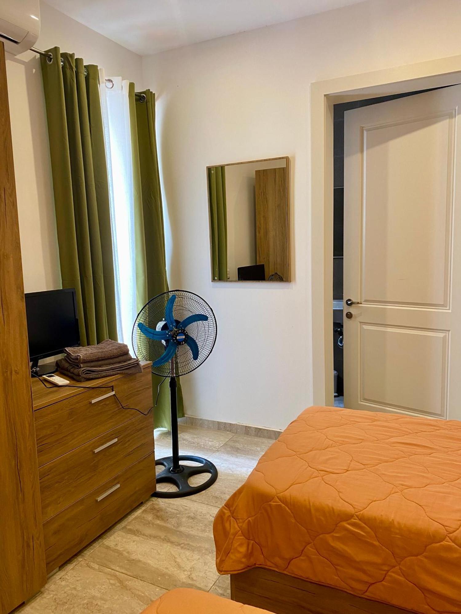 Beach House. Live, Experience Sea St. Paul's Bay Bagian luar foto